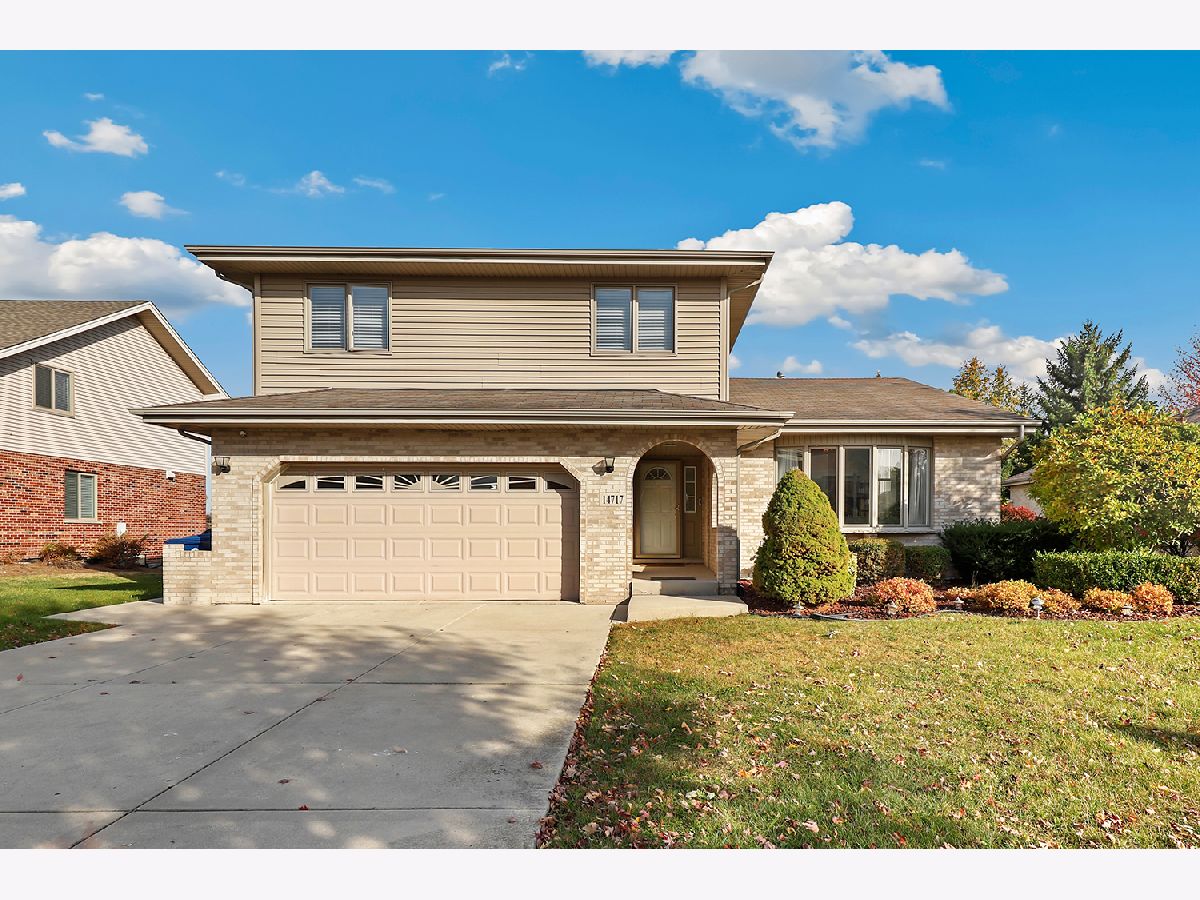 Homes & Townhomes Sold Kingston Hills Homer Glen Illinois, 14717 Heathcliff