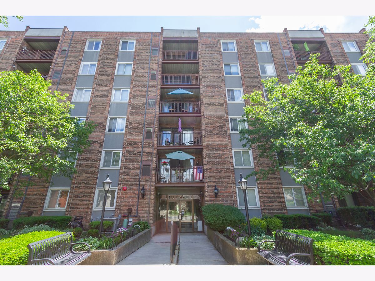 Condominiums Sold Diplomat Of Des Plaines Des Plaines Illinois, 825 Pearson