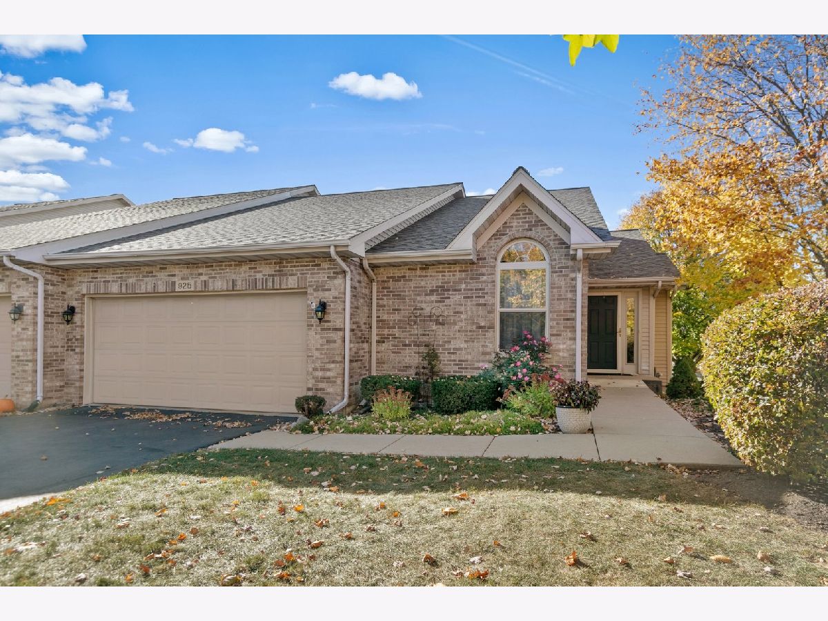 Homes & Townhomes & Condos Sold Foxpointe Sycamore Illinois, 925 Foxpointe