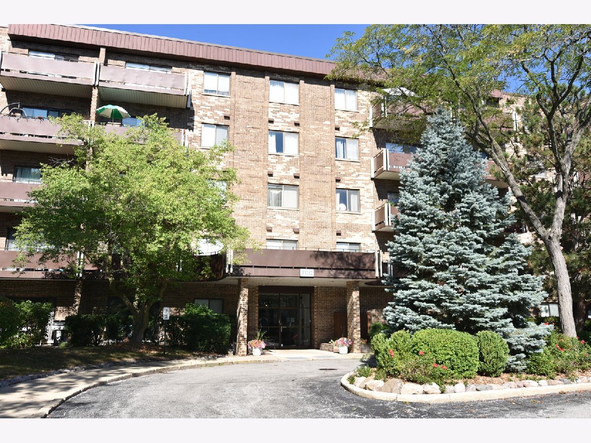 Condominiums Sold Village On The Lake Elk Grove Village Illinois, 700 Wellington