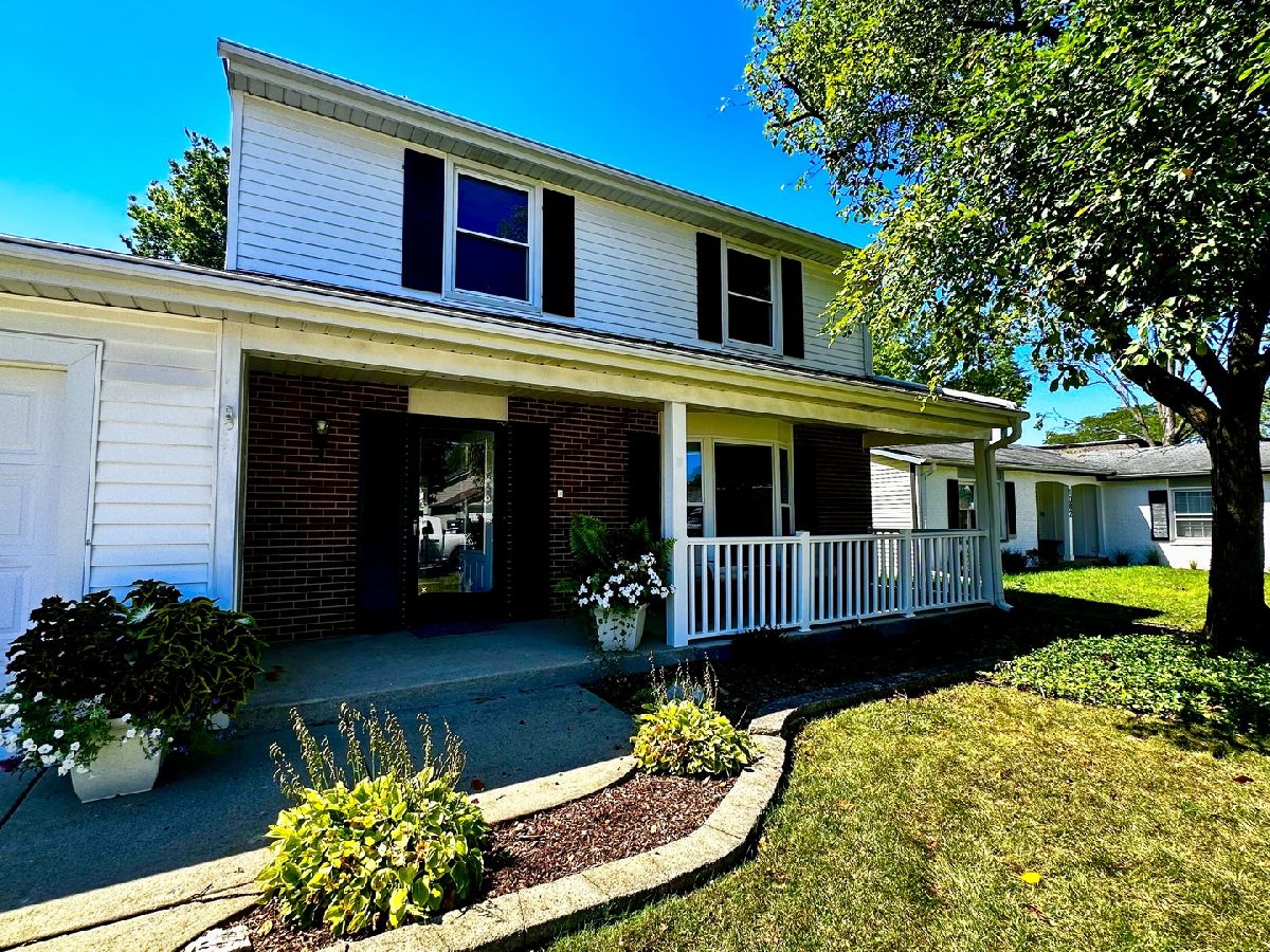 Homes & Condominiums Sold Mill Creek Buffalo Grove Illinois, 1088 Mill Creek
