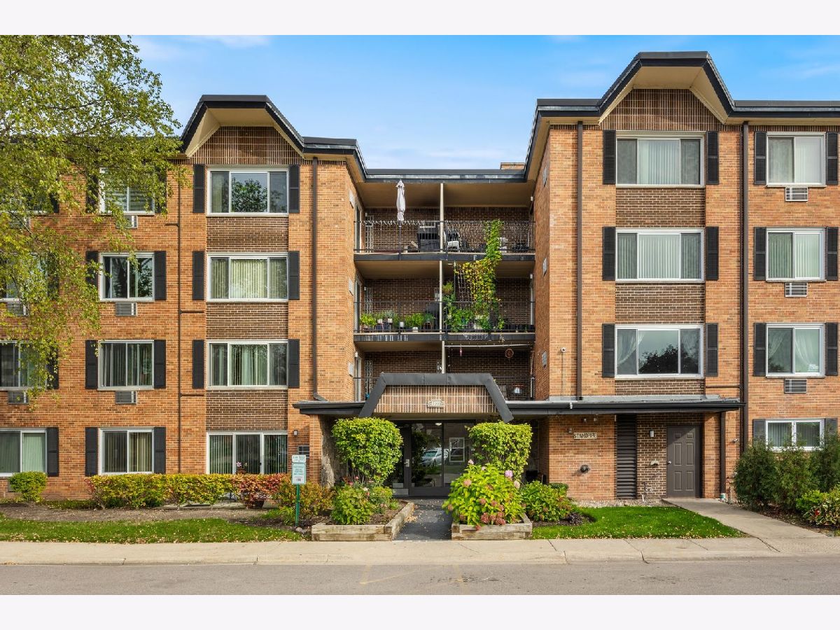 Condominiums Sold Mallard Cove Arlington Heights Illinois, 1127 Old Wilke