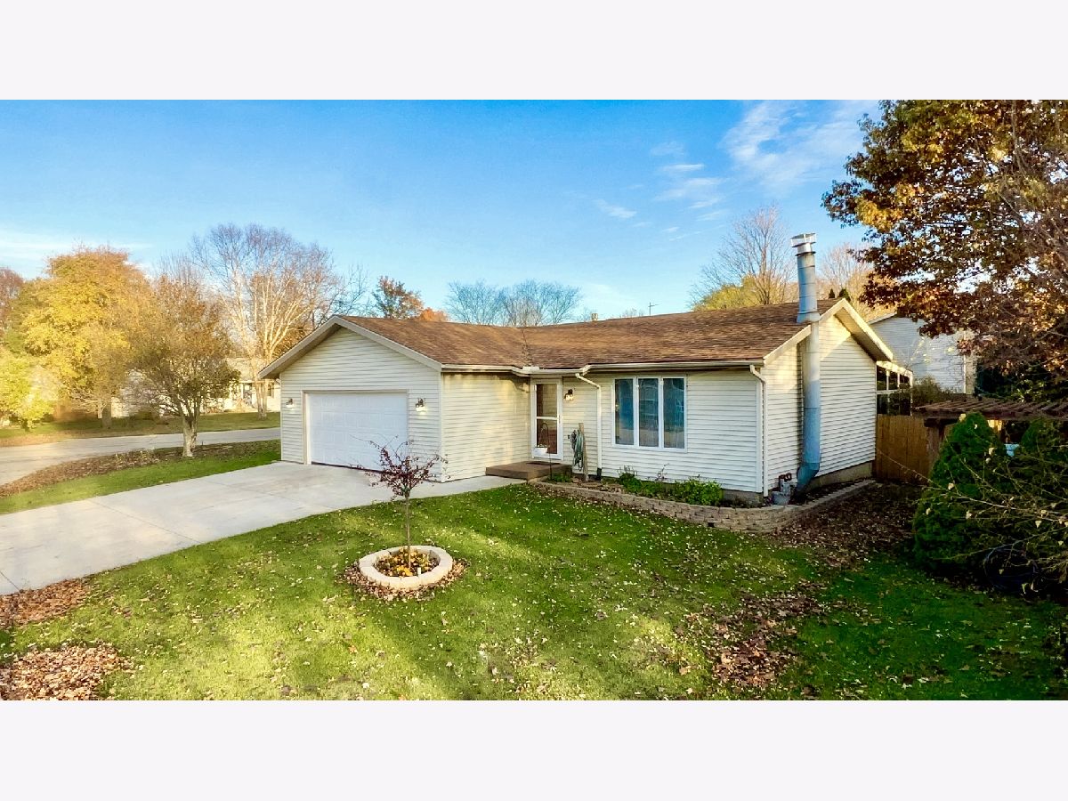 Homes & Condos & Townhomes Sold Oakwoods Bloomington Illinois, 23 Yew