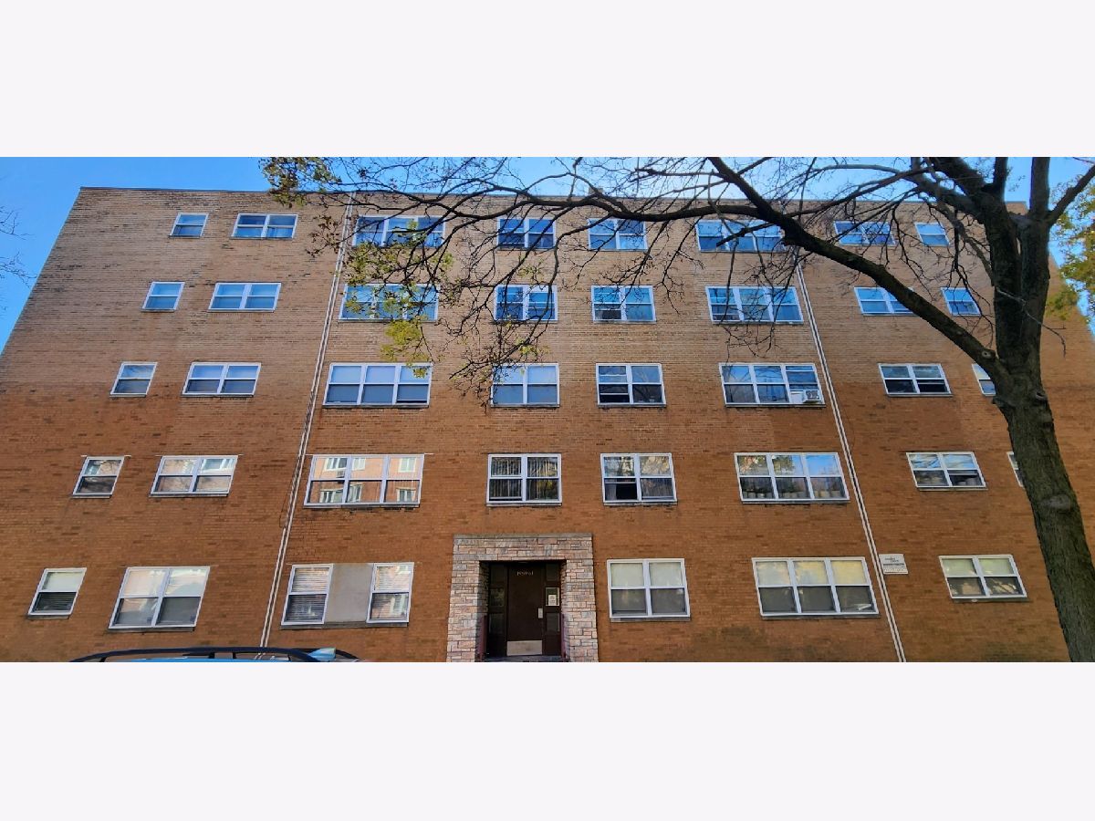 Condos & Townhomes Rented Stanford Courts Chicago Illinois, 1959 Hood