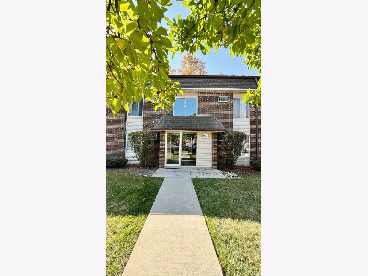 Homes & Condominiums Sold Mill Creek Buffalo Grove Illinois, 1077 Mill Creek