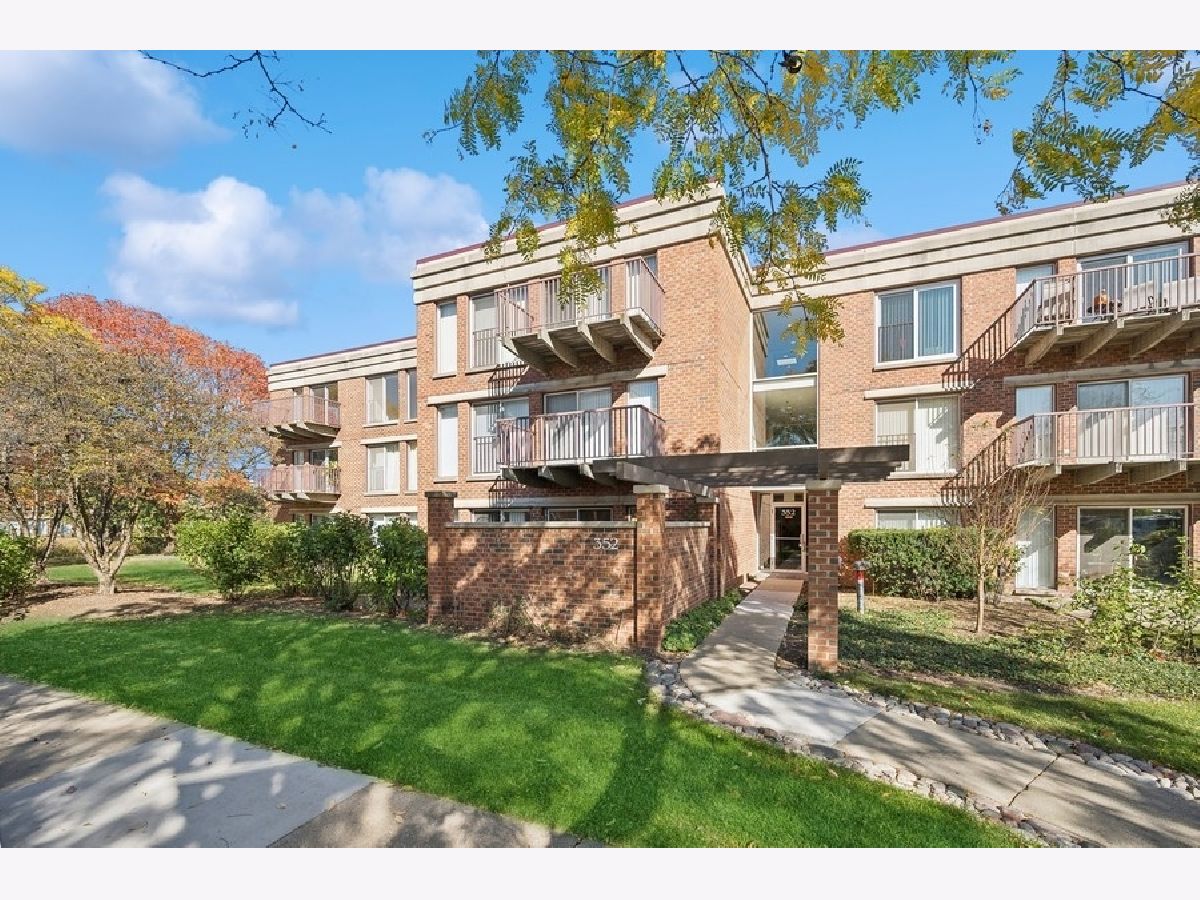 Condos & Townhomes & Homes Sold Coromandel Deerfield Illinois, 352 Kelburn
