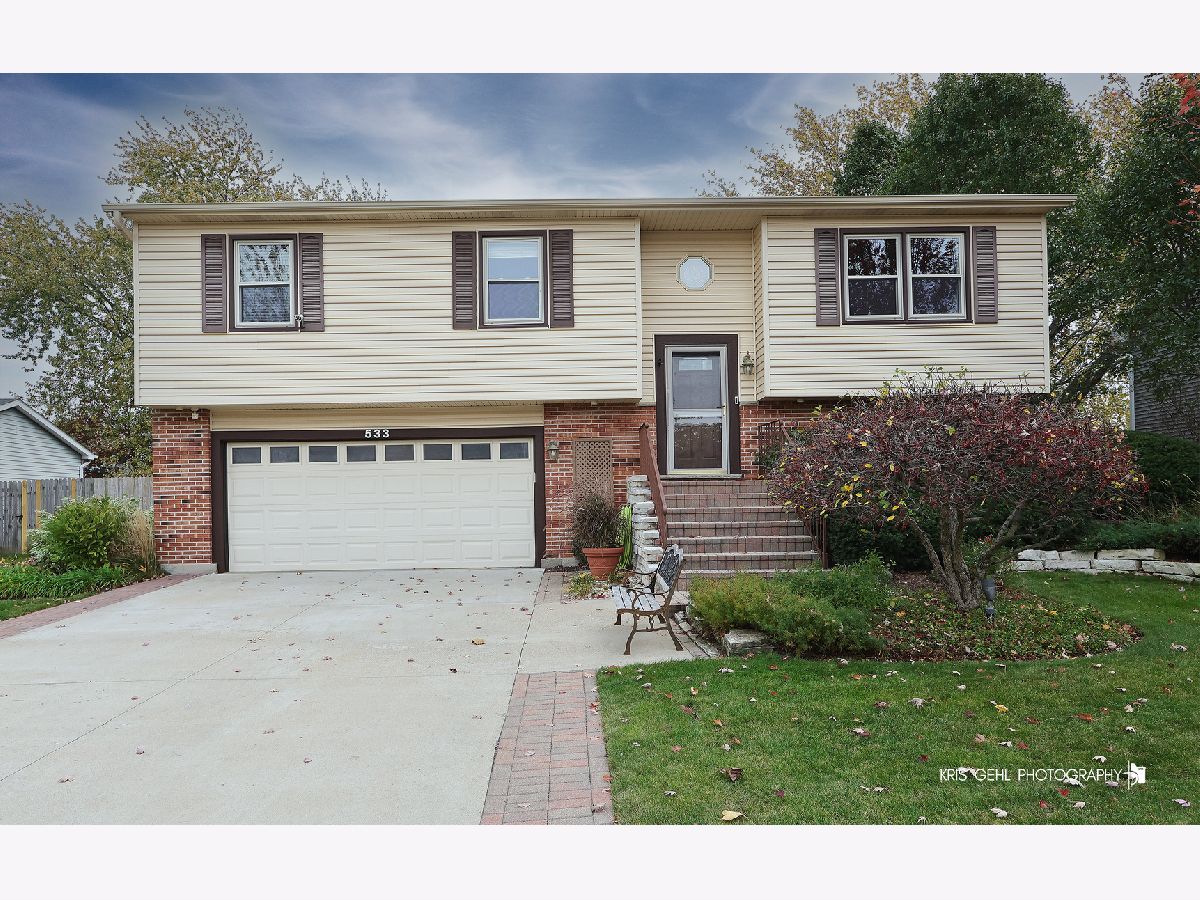 Homes Sold Waterford Woods Lindenhurst Illinois, 533 Waterford