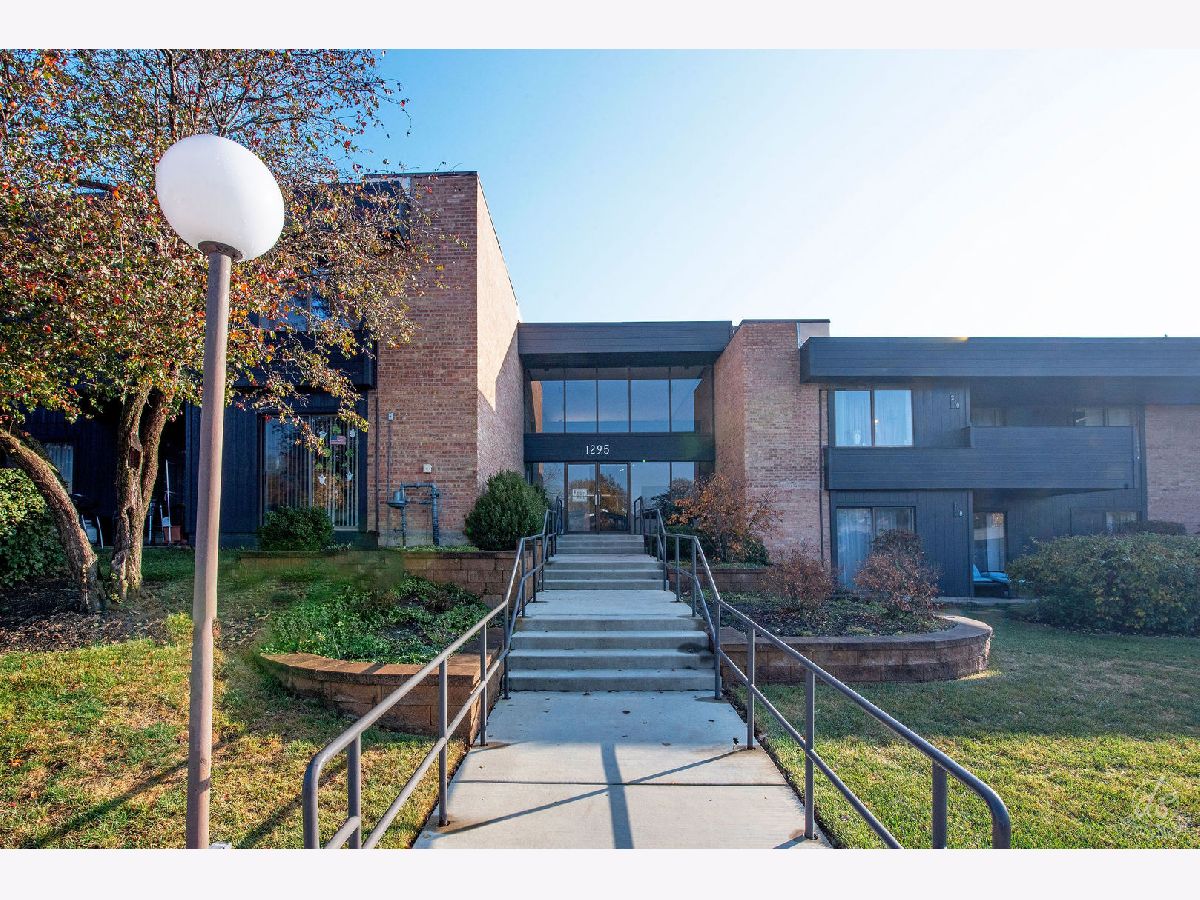Condominiums Sold Countryside Palatine Illinois, 1295 Sterling