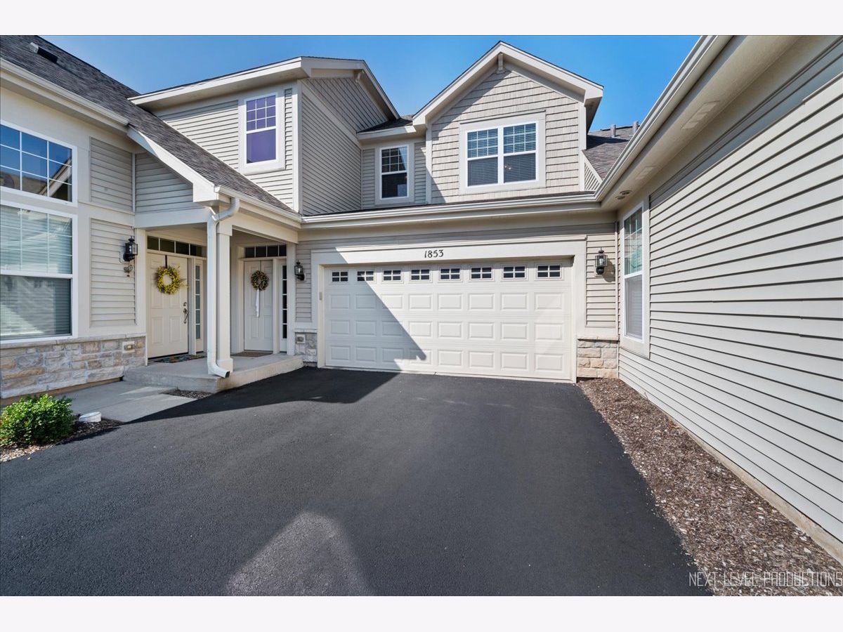 Townhomes & Condos & Homes Sold Stonegate West Aurora Illinois, 1853 Foxridge