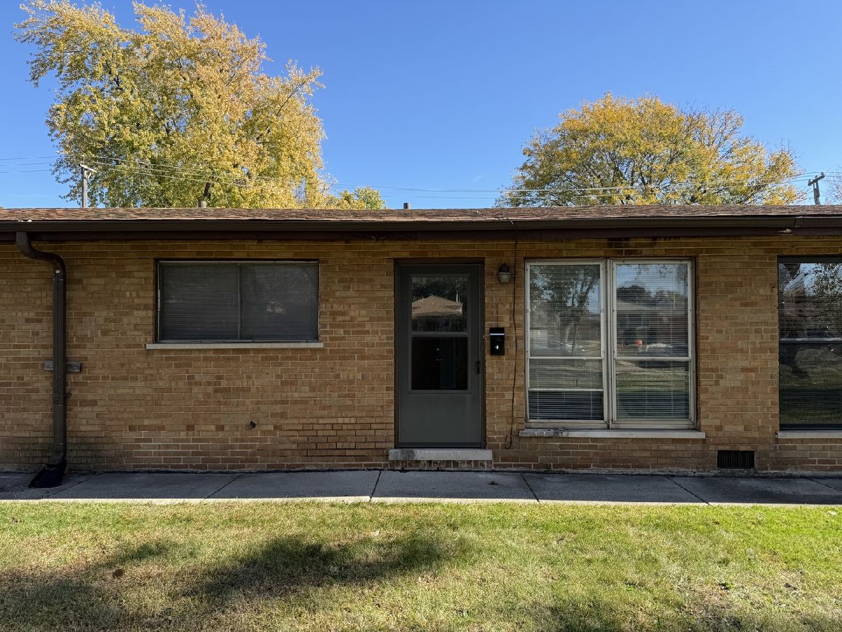 Rented Chicago Illinois, 13117 Burley