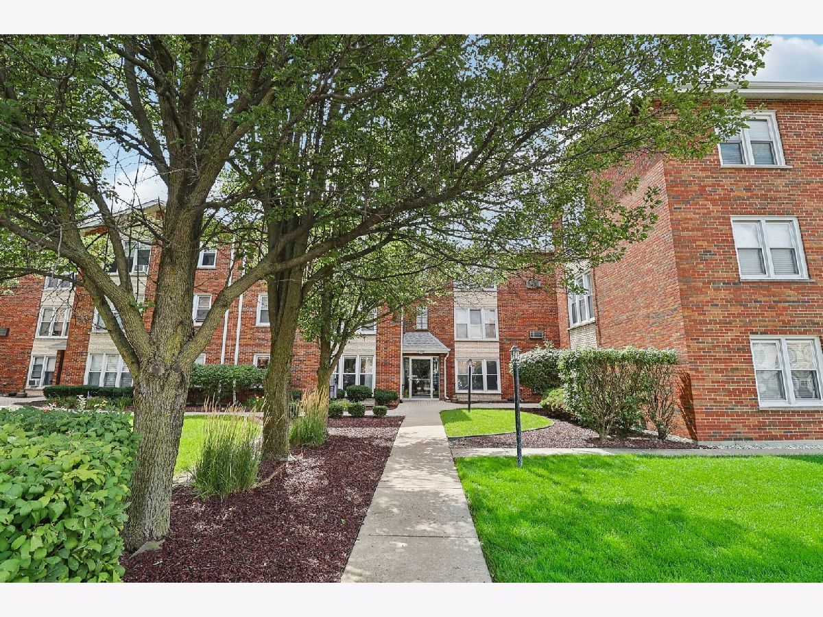 Rented Chicago Illinois, 10805 Pulaski