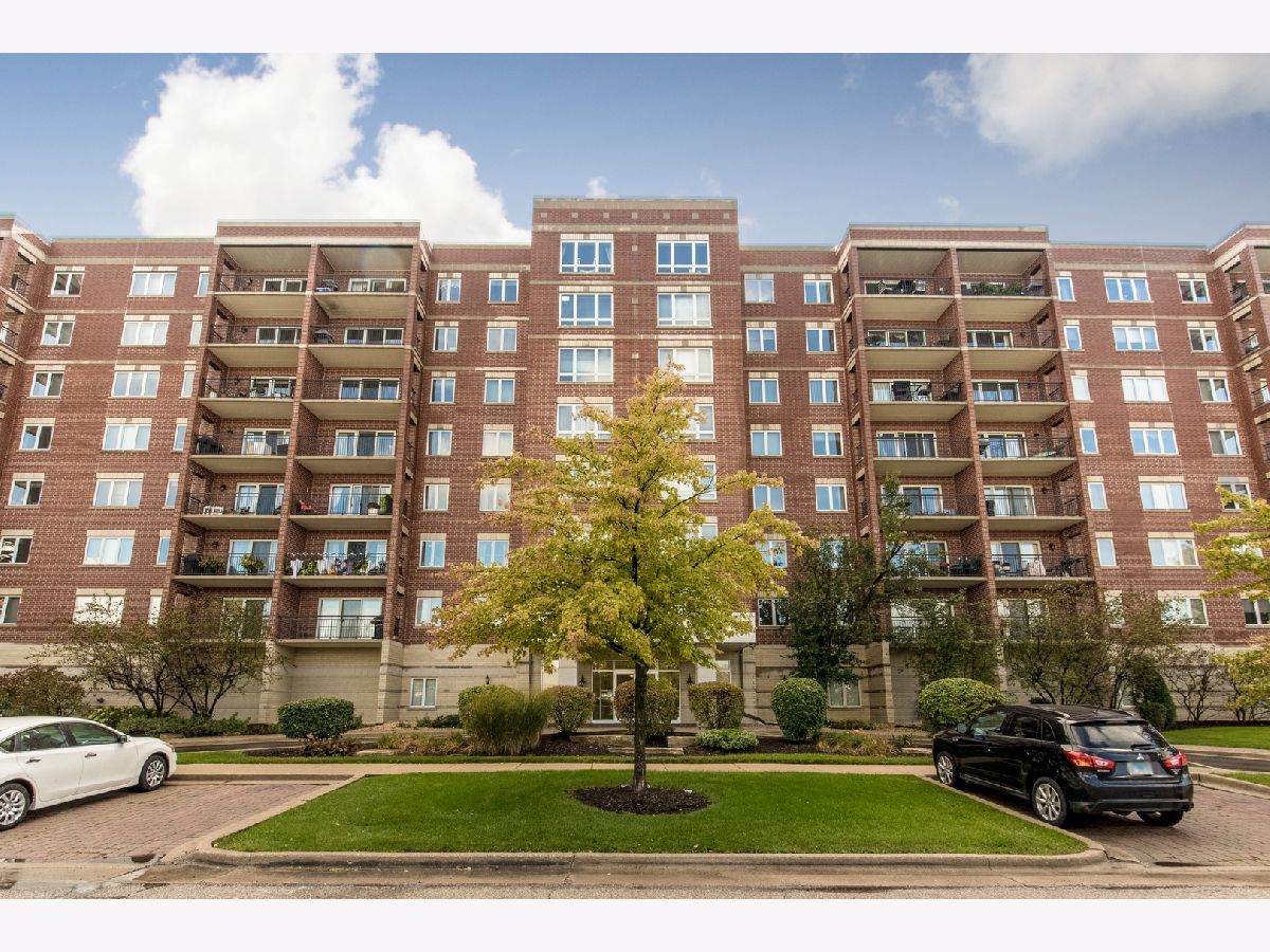 Condominiums & Homes Sold Cumberland Crossing Chicago Illinois, 5555 Cumberland