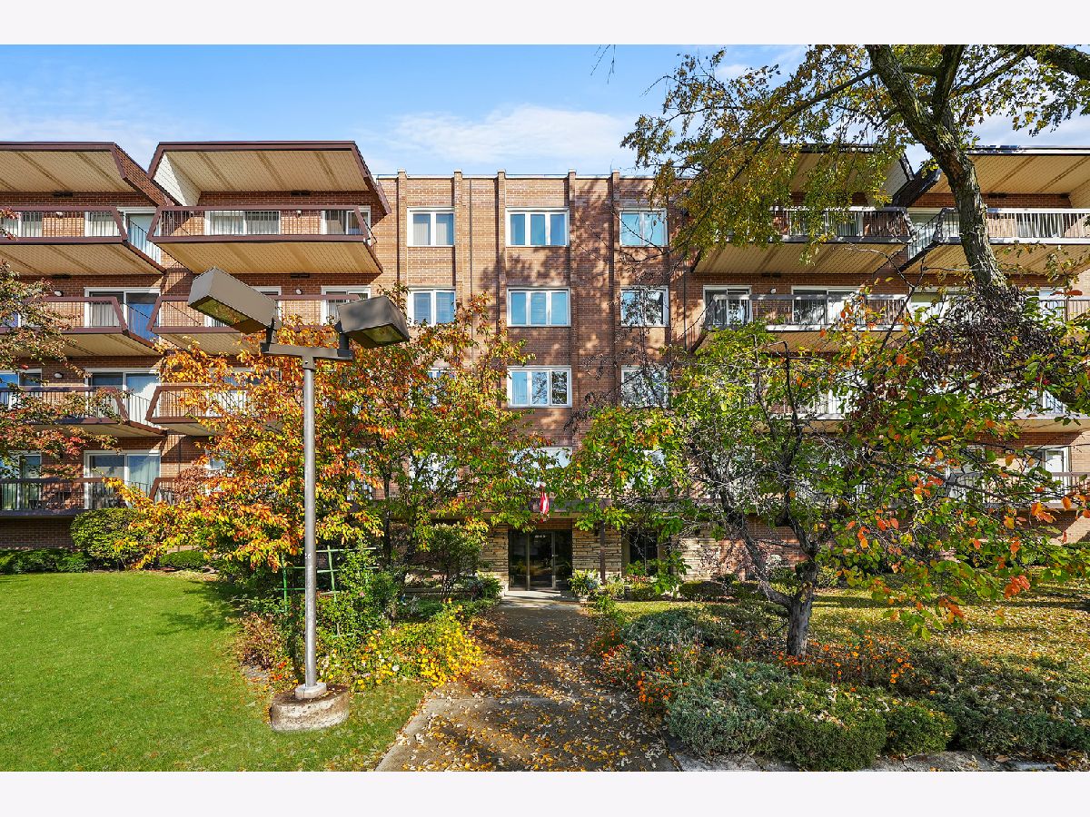 Condominiums Sold Washington Courte Niles Illinois, 8100 Foster