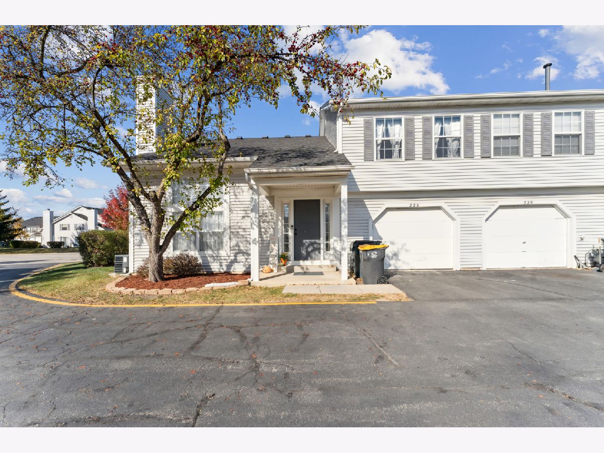 Townhomes Sold Southgate Manor Streamwood Illinois, 225 Ivy