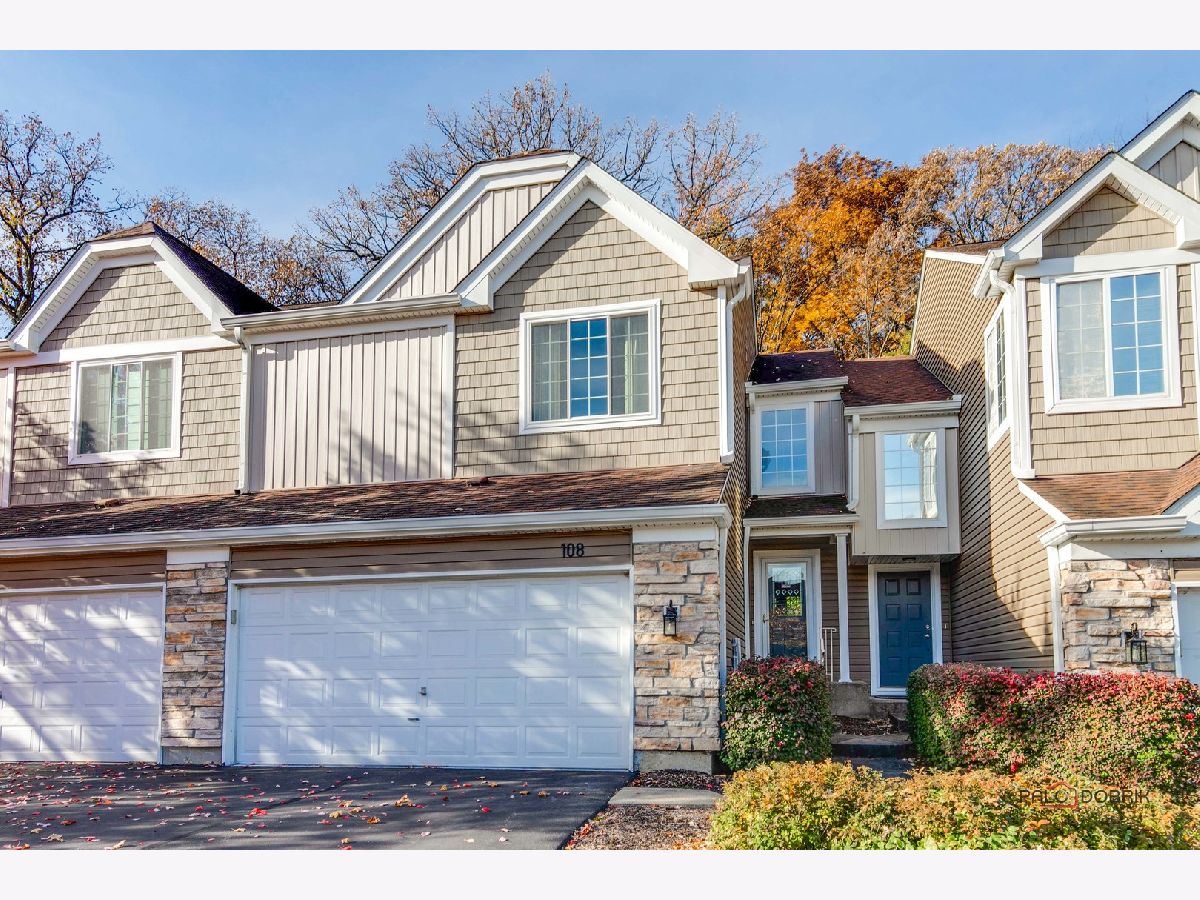 Townhomes Sold Sherwood Forest Streamwood Illinois, 108 Locksley