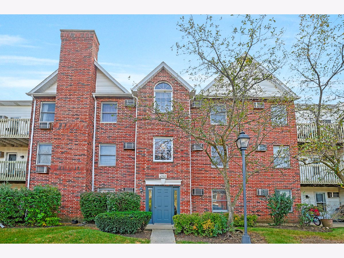 Condominiums Sold Prairie Point Lake In The Hills Illinois, 1382 Cunat