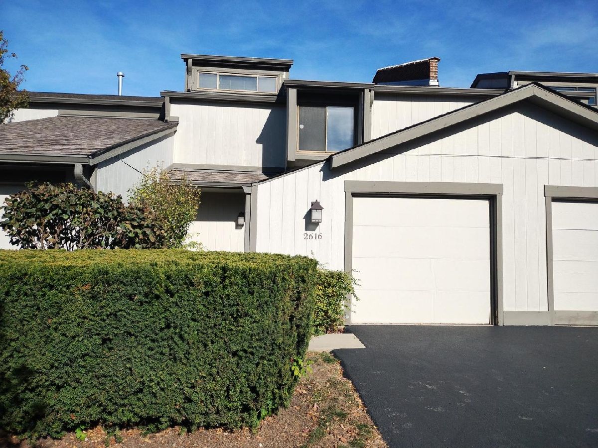 Townhomes & Condos & Homes Sold Meadow Edge Rolling Meadows Illinois, 2616 Smith