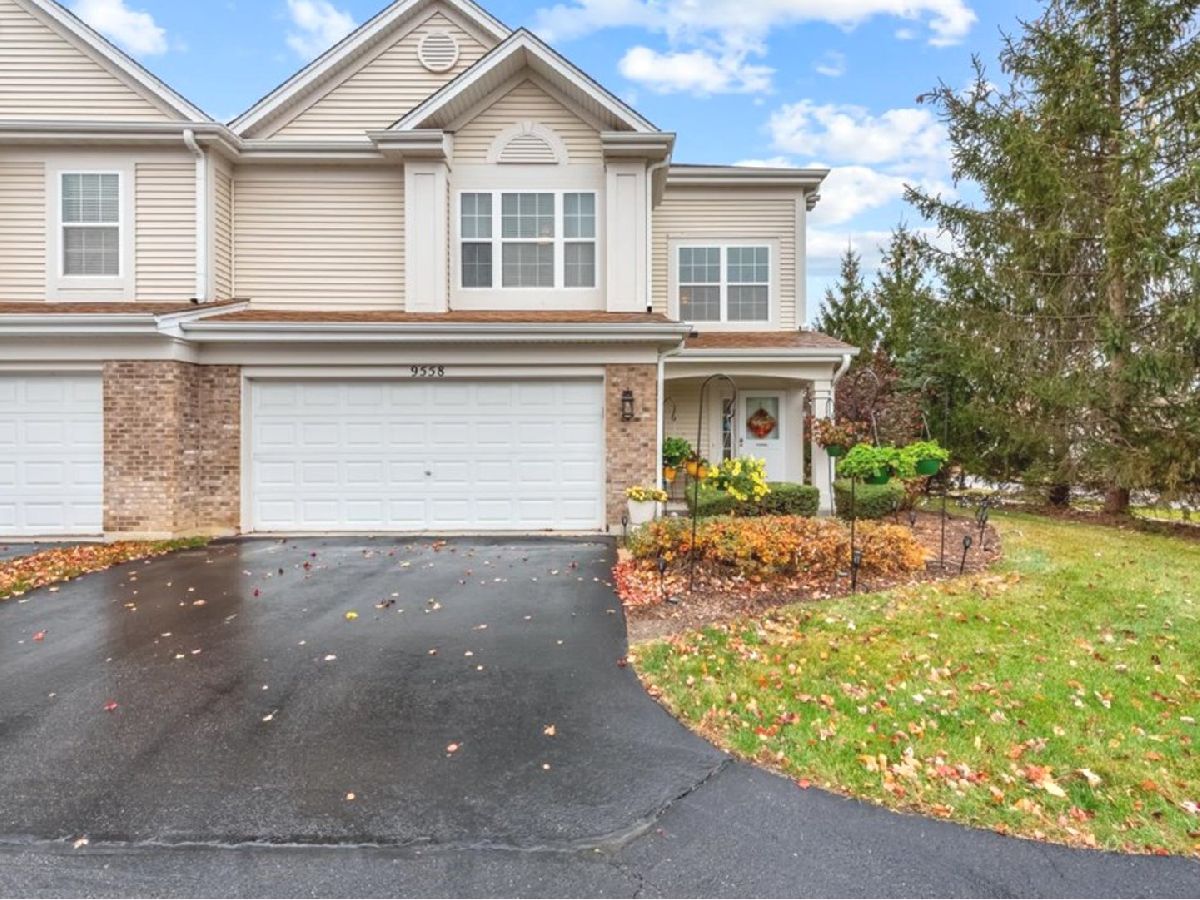 Homes & Townhomes & Condos Sold Covington Lakes Huntley Illinois, 9558 Rainsford