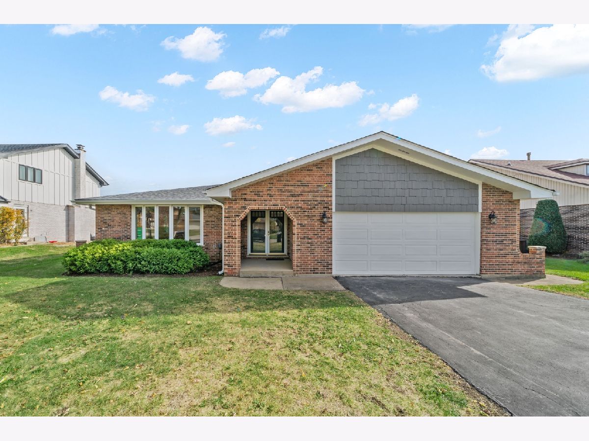 Homes Sold Derby Hills Homer Glen Illinois, 14513 Mustang