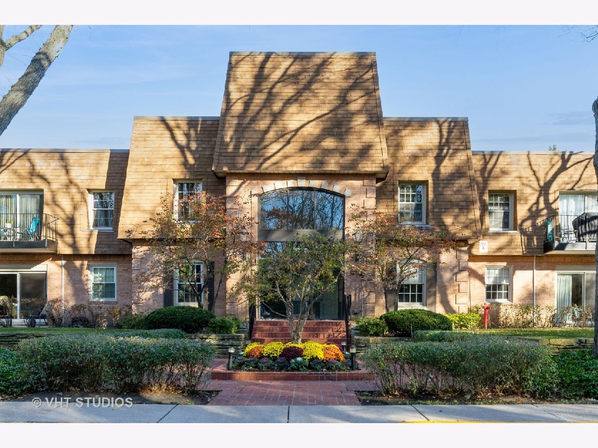 Condominiums Rented Brooke Estates Highland Park Illinois, 1240 Park