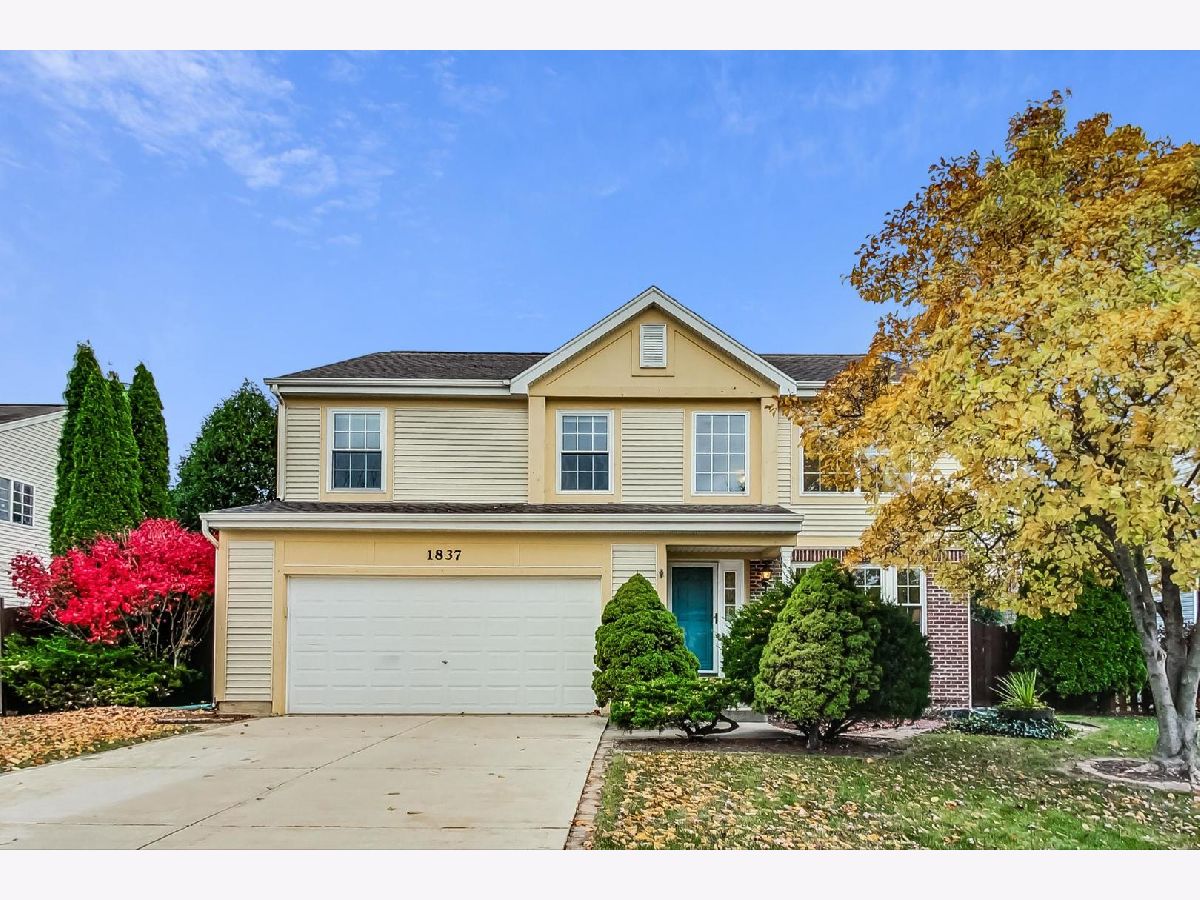 Townhomes & Condos & Homes Sold Polo Club Glendale Heights Illinois, 1837 Churchill