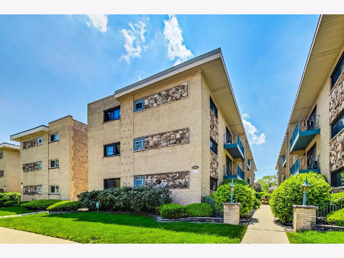 Condominiums Sold Friendly Village Chicago Illinois, 6864 Northwest
