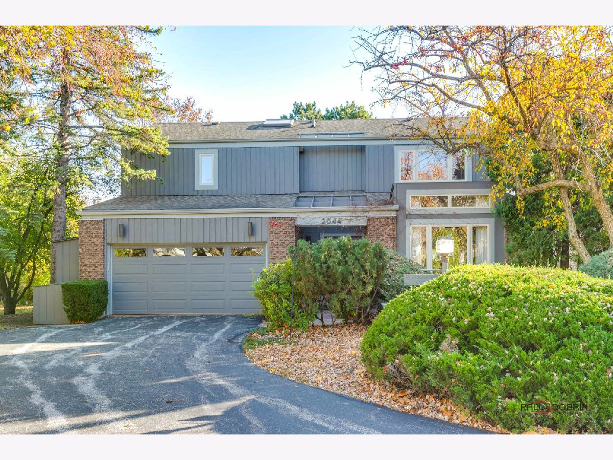 Homes & Condos & Townhomes Sold Cobblewood Northbrook Illinois, 2544 Cobblewood