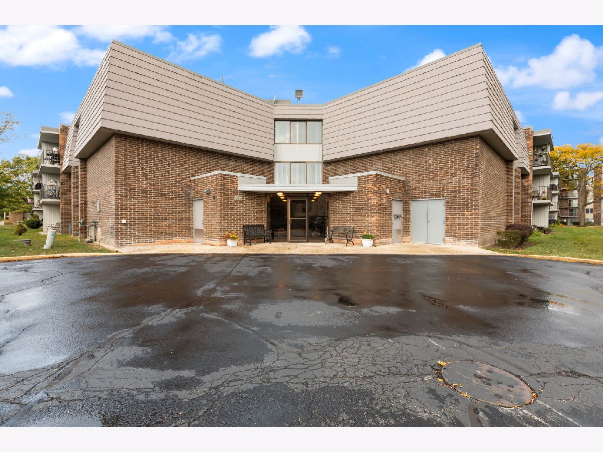 Condominiums Sold Cass Lake Village Westmont Illinois, 924 Lake