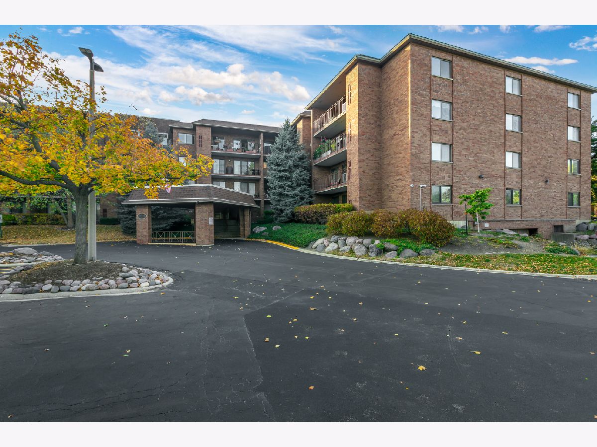 Condominiums Sold Oak Creek Buffalo Grove Illinois, 51 Old Oak