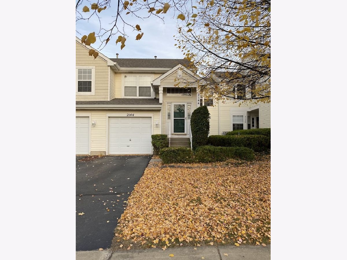 Townhomes & Condos & Homes Sold Gleneagle Farms Carpentersville Illinois, 2144 Orchard