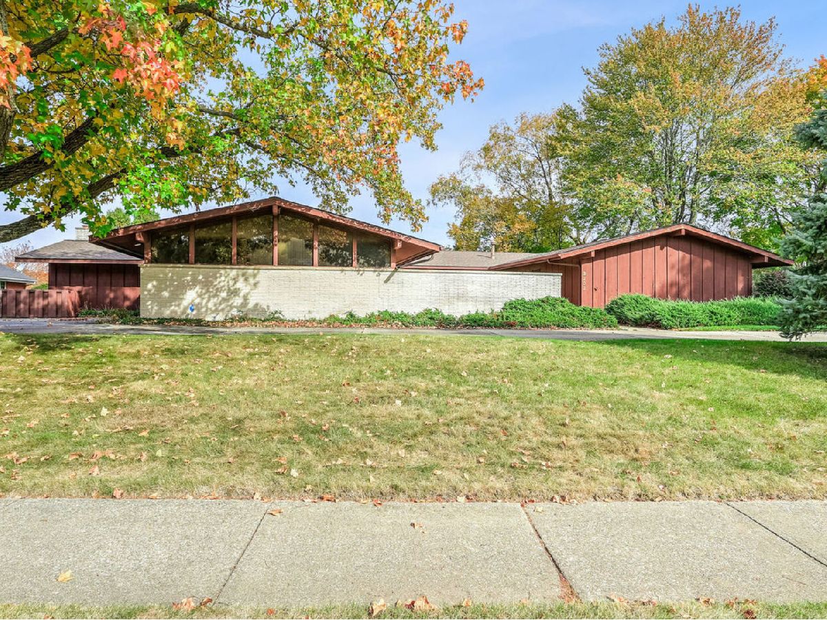Homes & Condominiums Sold Lincolnshire Fields Champaign Illinois, 3202 Valley Brook