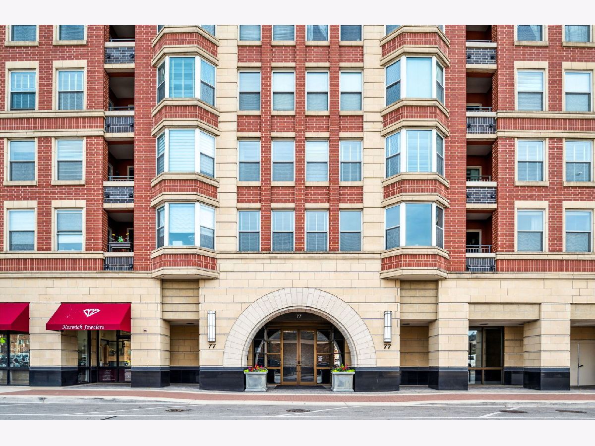 Condominiums Sold Arlington Town Square Arlington Heights Illinois, 77 Evergreen
