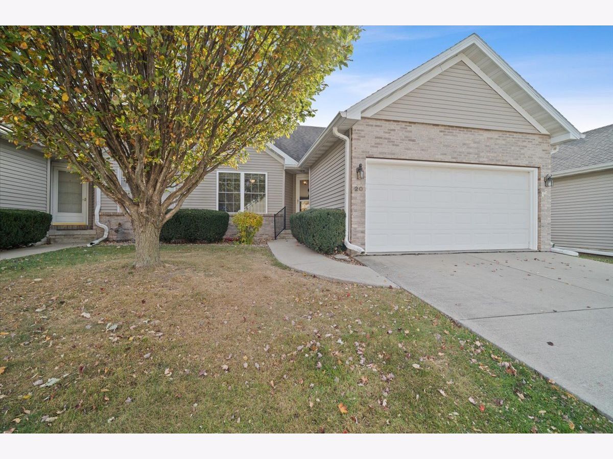 Homes & Condos & Townhomes Sold Windsor Crest Normal Illinois, 107 Blair