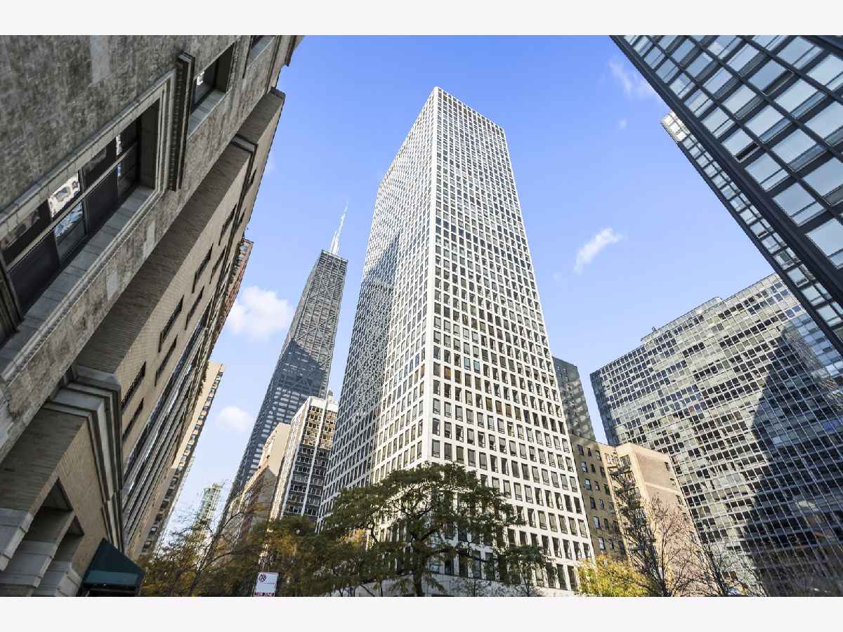 Condominiums Sold Plaza On Dewitt Chicago Illinois, 260 Chestnut
