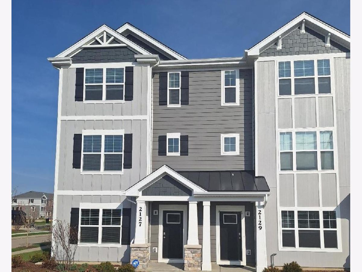 Condos & Townhomes Rented The Townes At Oak Creek Mundelein Illinois, 2129 Yellowstone