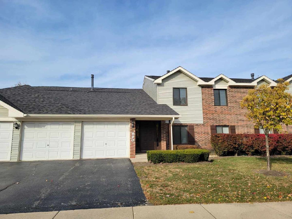 Condominiums Rented Cross Creek Roselle Illinois, 890 Cross Creek