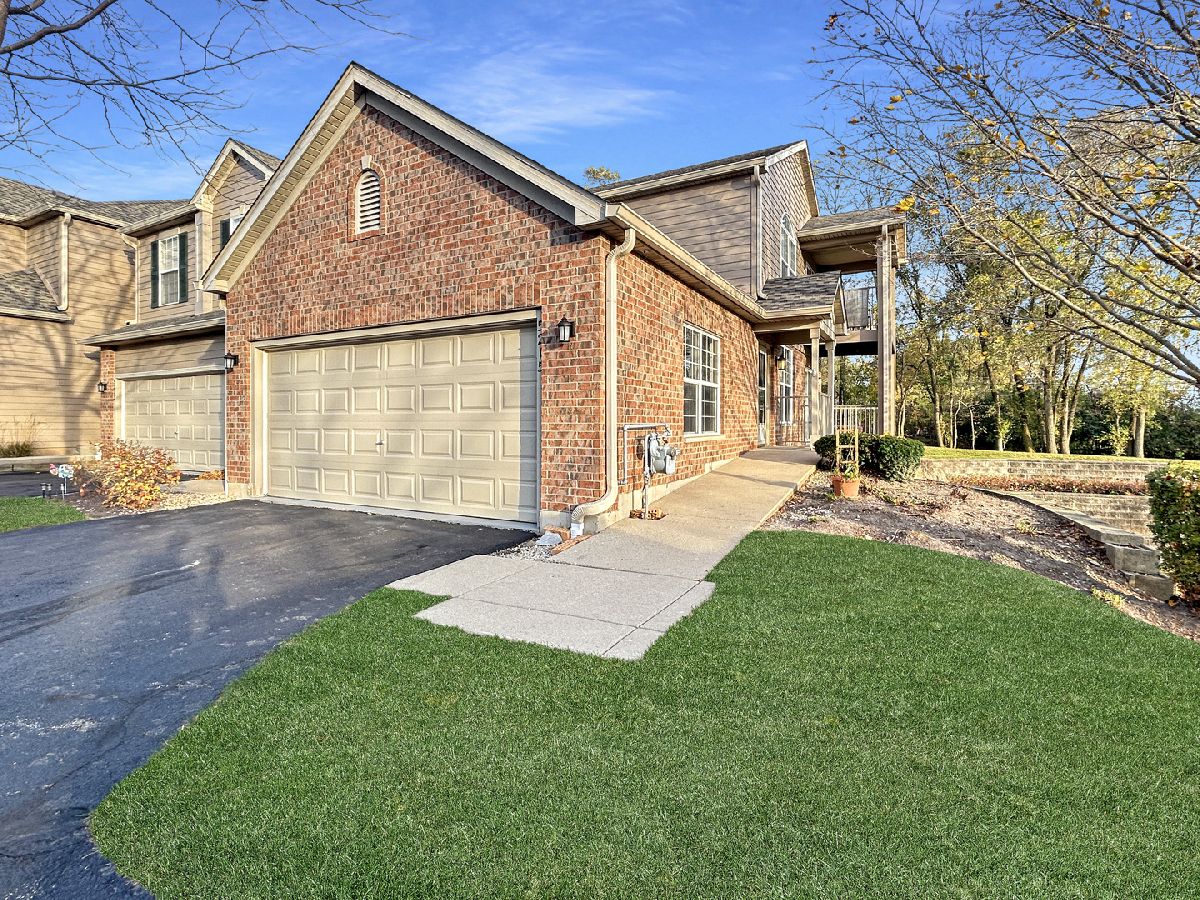 Townhomes & Condos & Homes Sold Abbey Ridge Mchenry Illinois, 5215 Cobblers Xing