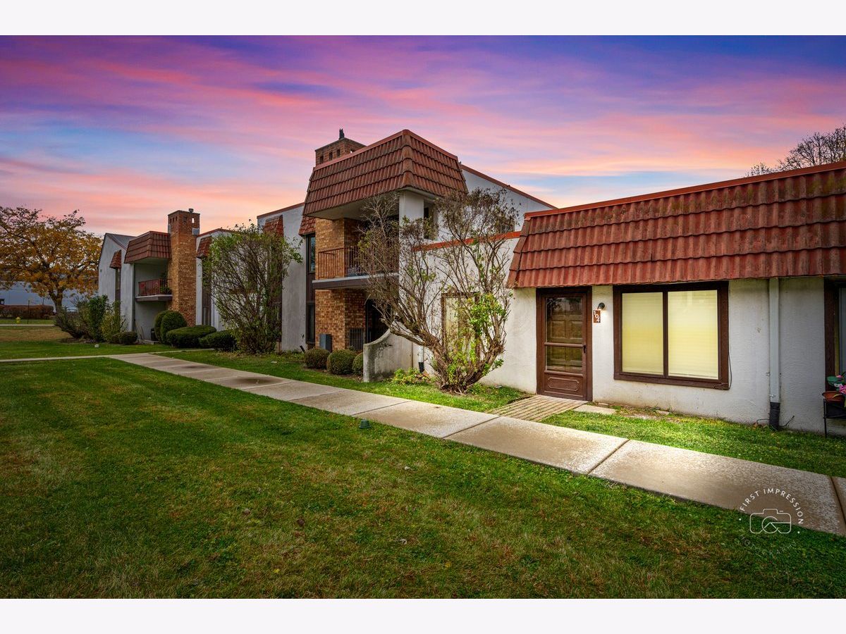 Condominiums Sold Spanish Courts Glendale Heights Illinois, 743 Fullerton