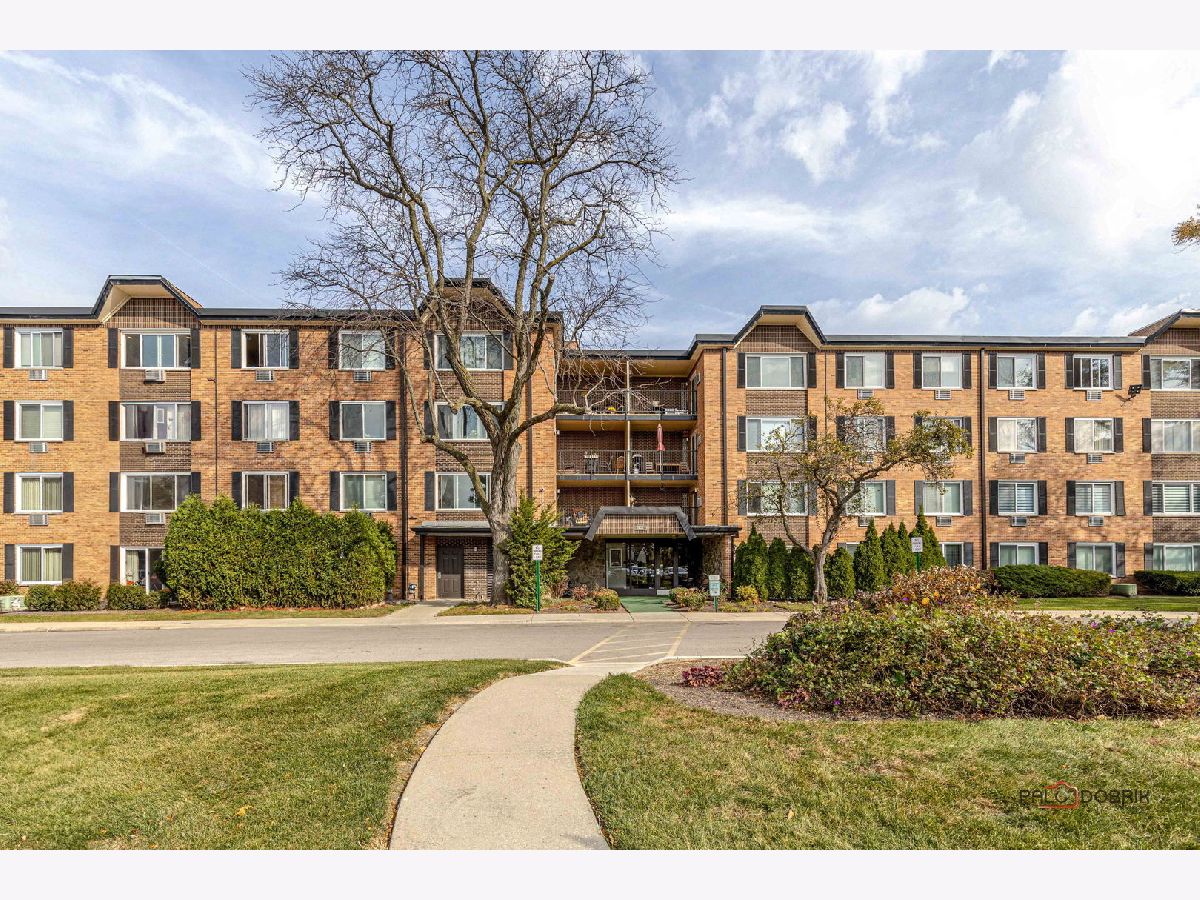 Condominiums Sold Mallard Cove Arlington Heights Illinois, 1207 Old Wilke
