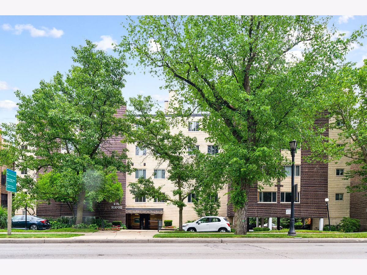 Condominiums Sold Ridge Terrace Evanston Illinois, 835 Ridge