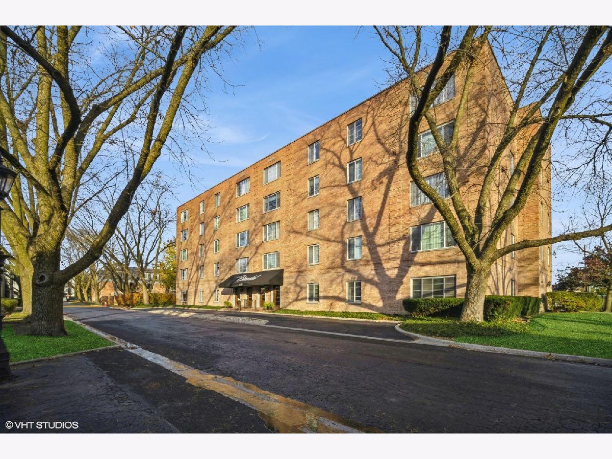 Condominiums Sold Citadel Northbrook Illinois, 1455 Shermer