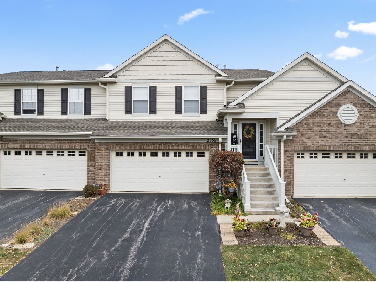 Townhomes & Condos Sold Canterbury Place Algonquin Illinois, 2652 Loren