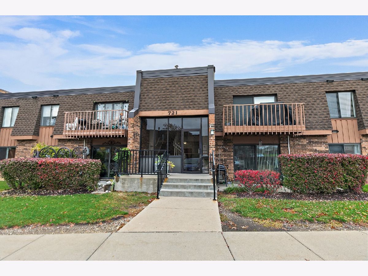 Condominiums Sold Lakewood Schaumburg Illinois, 721 Tipperary