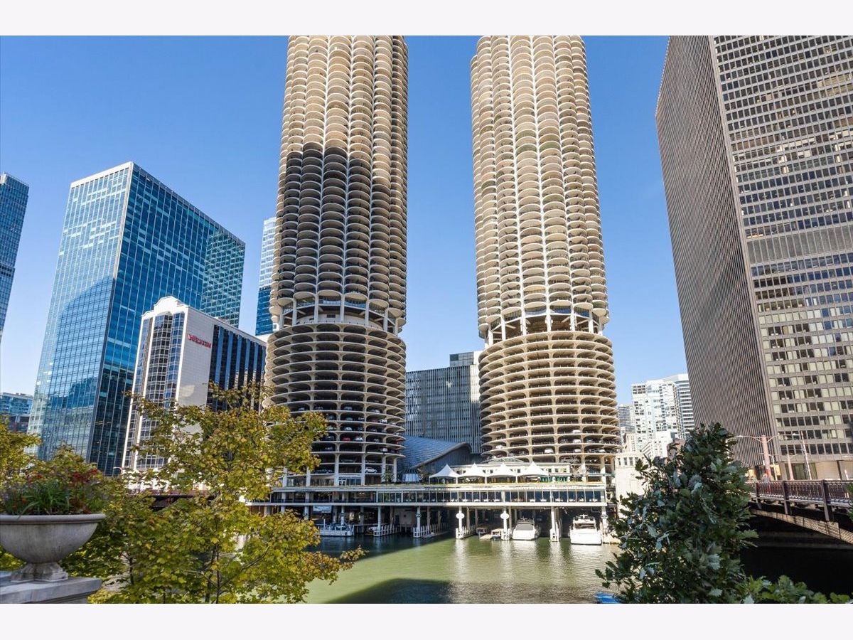 Condominiums Rented Marina Towers Chicago Illinois, 300 State