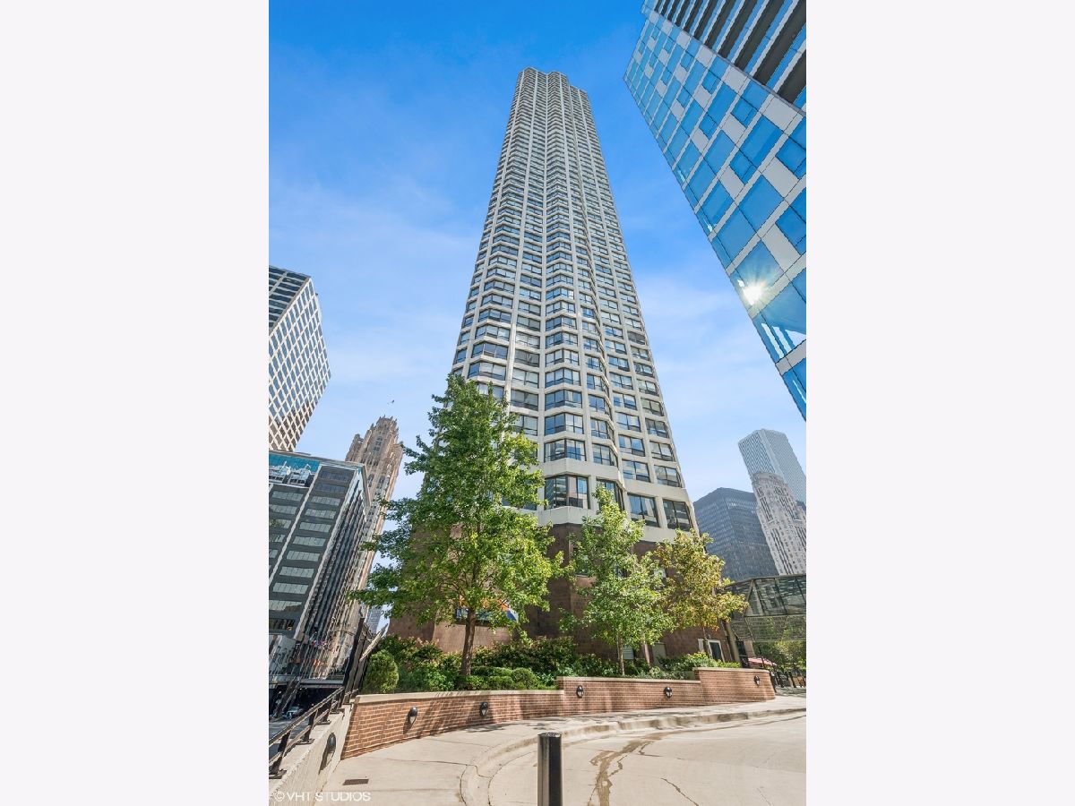 Condominiums Rented River Plaza Chicago Illinois, 405 Wabash