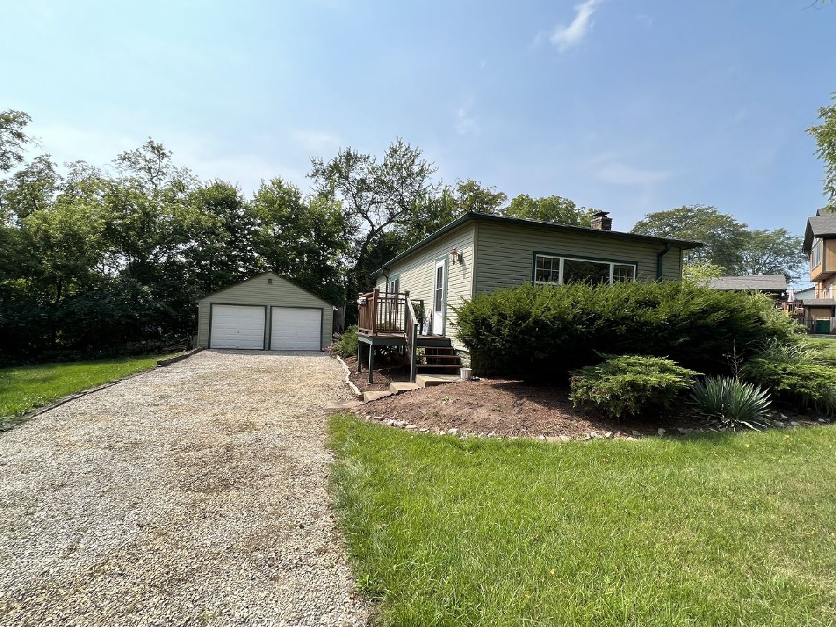  Rented Lake Villa Illinois, 21795 Linden