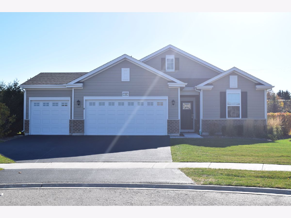 Townhomes & Homes Rented Carillon At Cambridge Lakes Pingree Grove Illinois, 1185 Heritage