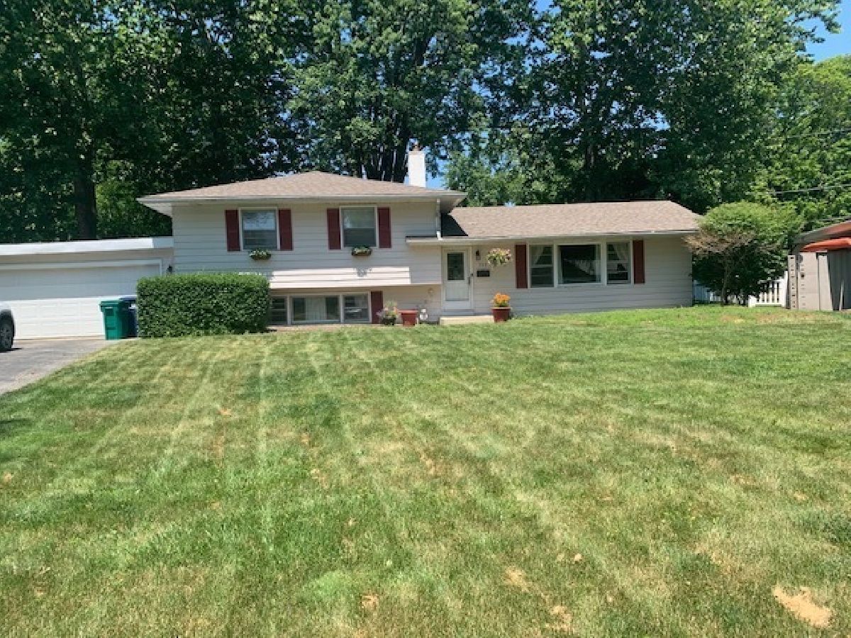 Homes Rented West Highlands Naperville Illinois, 339 Redbud