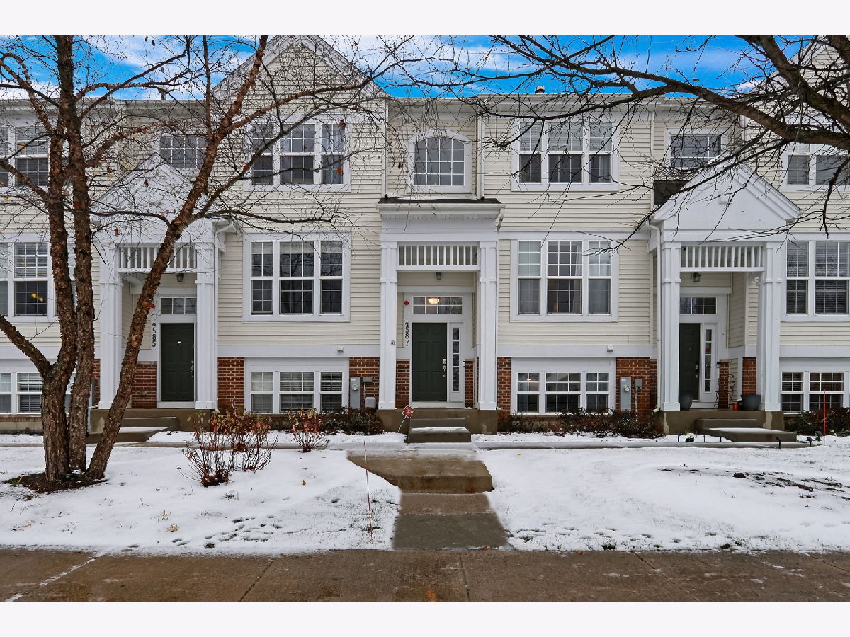 Townhomes & Condos & Homes Sold Midlane Club Wadsworth Illinois, 4587 Sawgrass