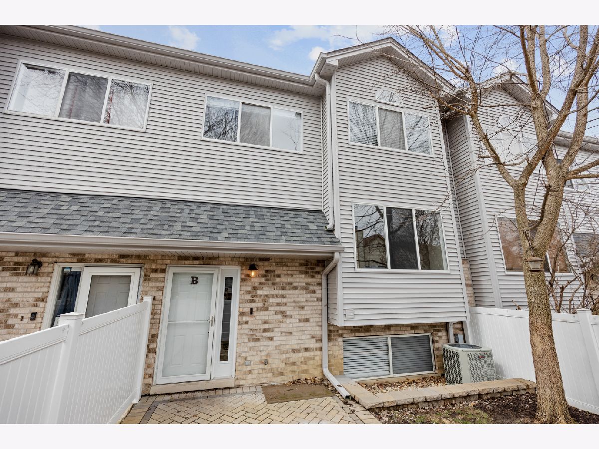 Townhomes & Condos Rented Fox Chase Aurora Illinois, 332 Park Ridge